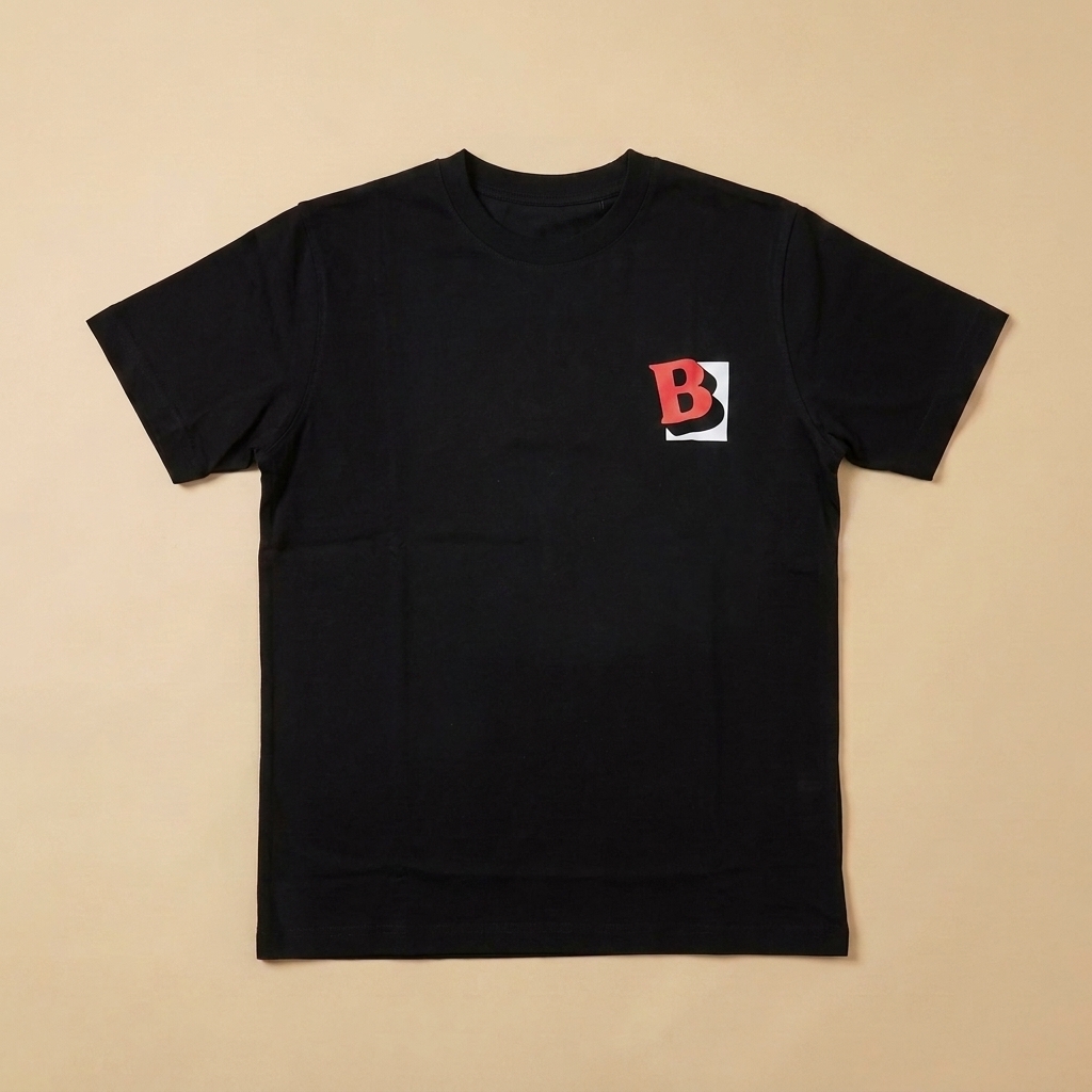 T-shirt usata nera con logo B rosso e bianco