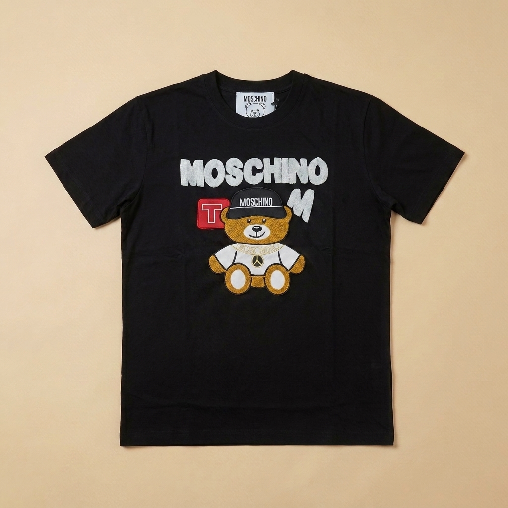 T-shirt usata nera con orsetto e maxi logo