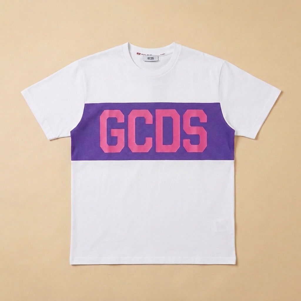 T-shirt usata bianca con maxi logo viola e fucsia