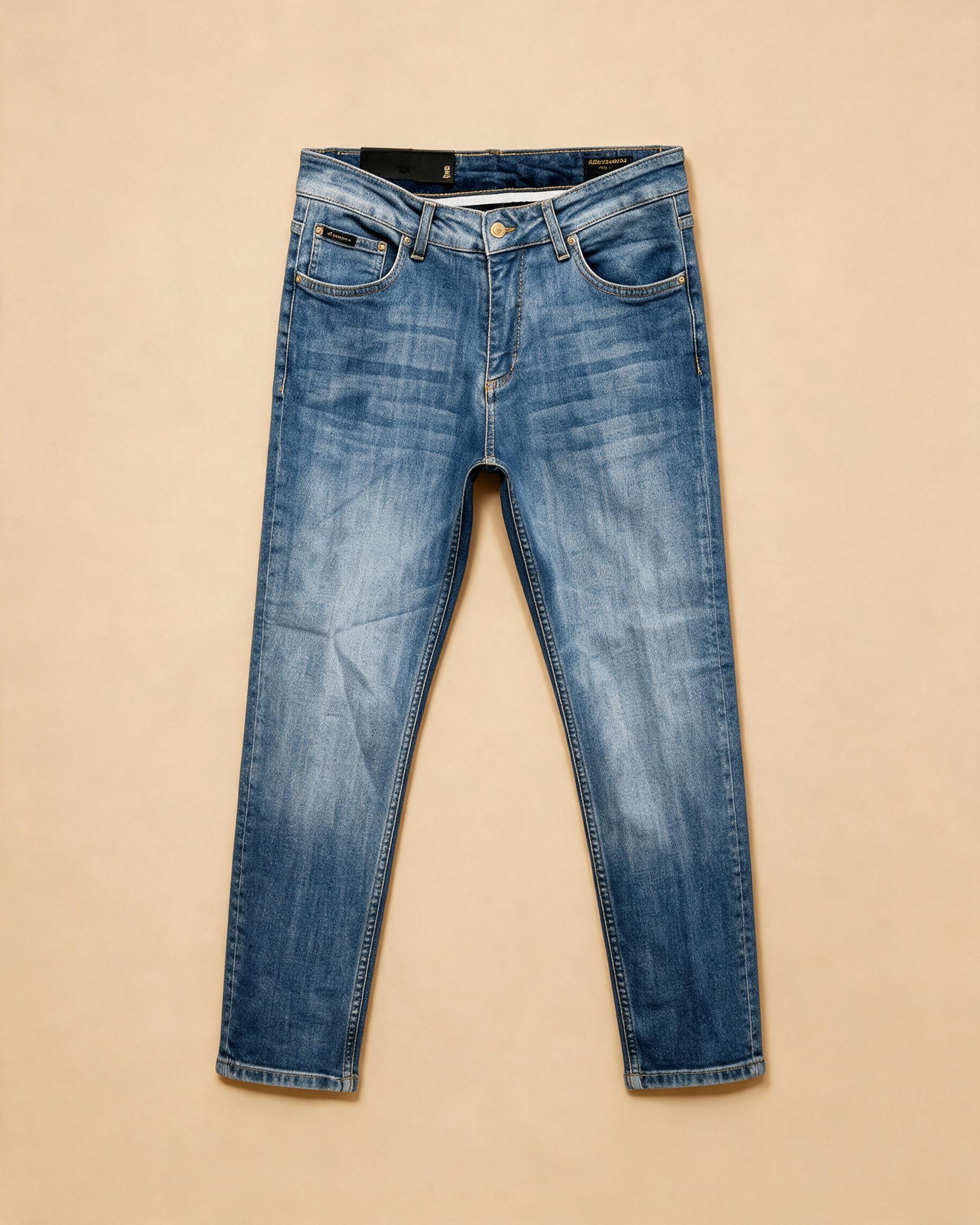 Jeans usati lavaggio blu sfumato modello cropped